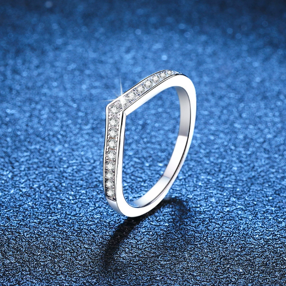 ✨ Elegant S925 Silver V-Shape Ring – Full Moissanite, D Color, Korean Inspired Wedding Ring
