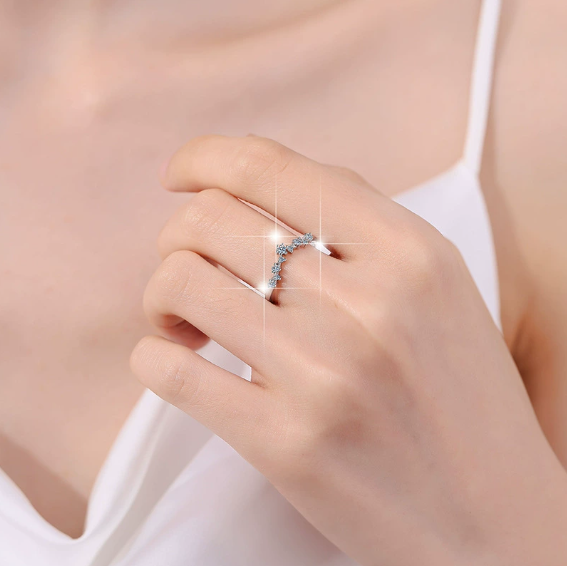 Elegant V Shaped Moissanite Ring – VVS1 Clarity, 925 Sterling Silver