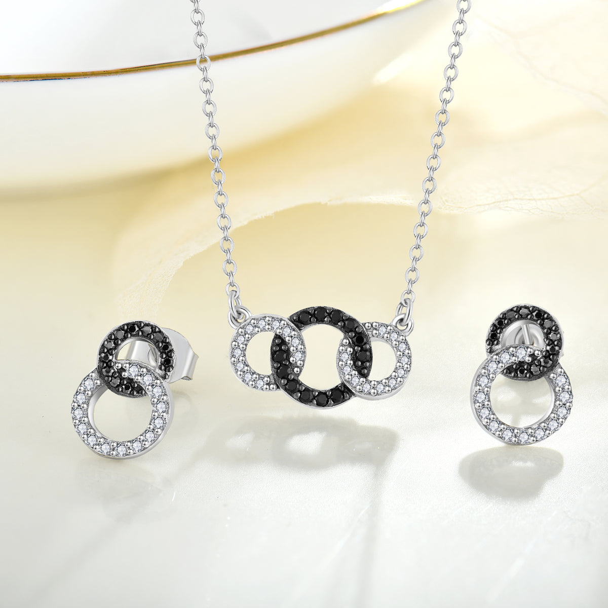 Elegant Circle Necklace & Earrings Set – 925 Silver with Zirconia